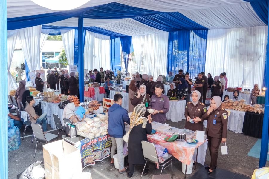 Kejaksaan se-Sumbar Gelar “Ramadhan Berkah Pasar Murah”, Dukung UMKM