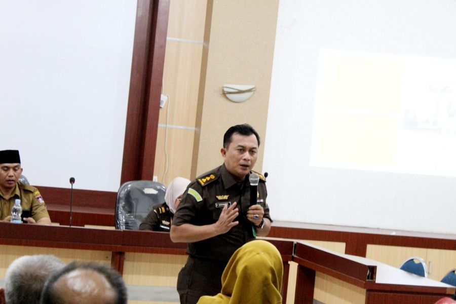 Kejari Padang Beri Penerangan Hukum di Kantor Camat Lubuk Begalung
