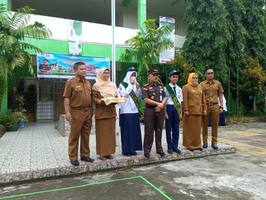 Kejari Padang Canangkan Duta Narkoba Kepada Siswa/Siswi SMP Negeri 13 Padang