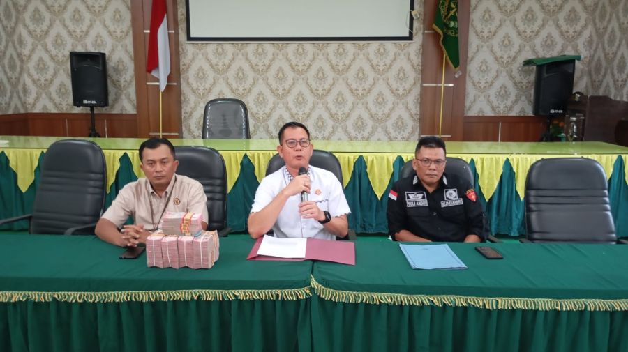 Kejari Padang Eksekusi Uang Rp455 Juta dalam Kasus Korupsi Mantan Karyawan BRI