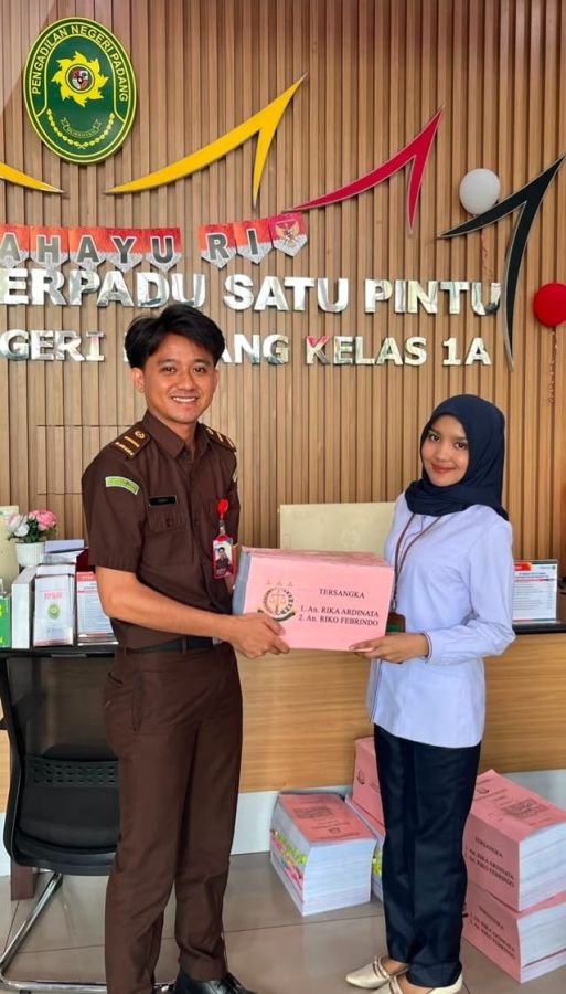 Kejari Padang Limpahkan Splitzing Berkas Dugaan Korupsi KMK Ke PN Padang