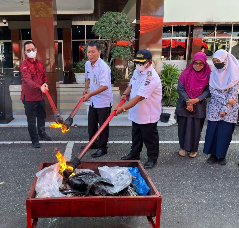Kejari Padang Musnahkan BB Periode Pertama 2025