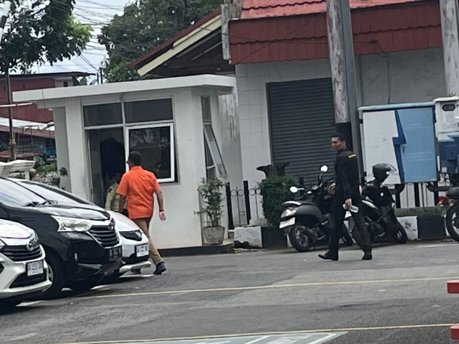 Kejari Padang Periksa Sekretaris dan Kepala Bagian Keuangan DPRD Sumbar 