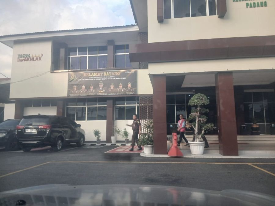 Kejari Padang Usut Dugaan Aliran Dana Korupsi KMK ke Oknum Pati Polri