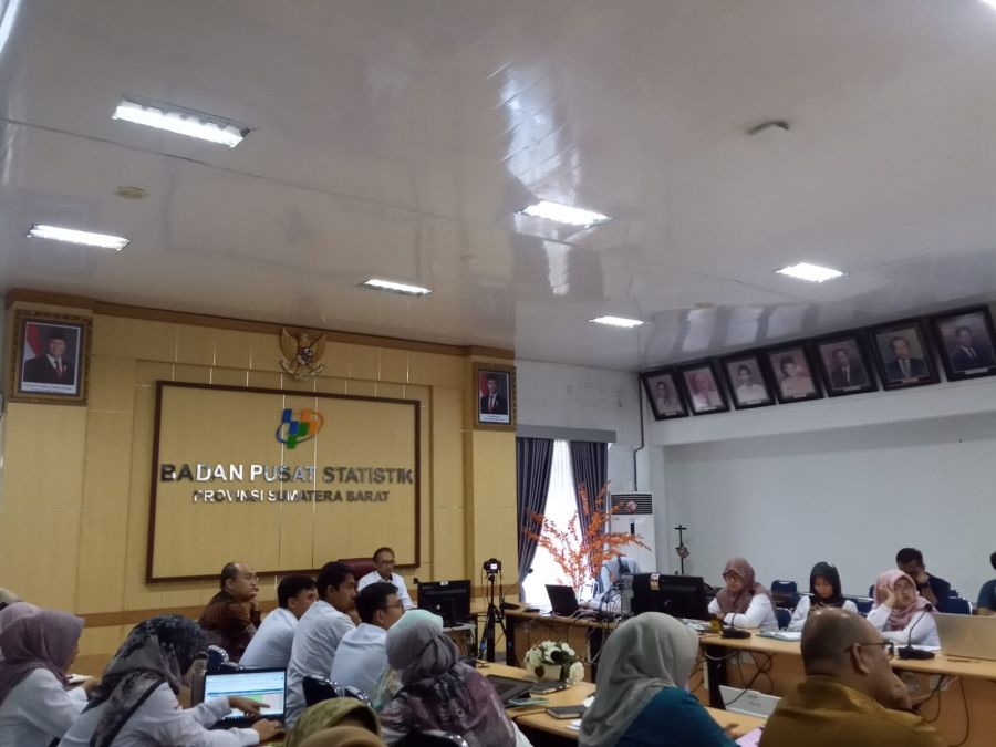 Kepala BPS Sumbar Sampaikan Pertumbuhan Ekonomi Sumbar dan Tenaga Kerja 