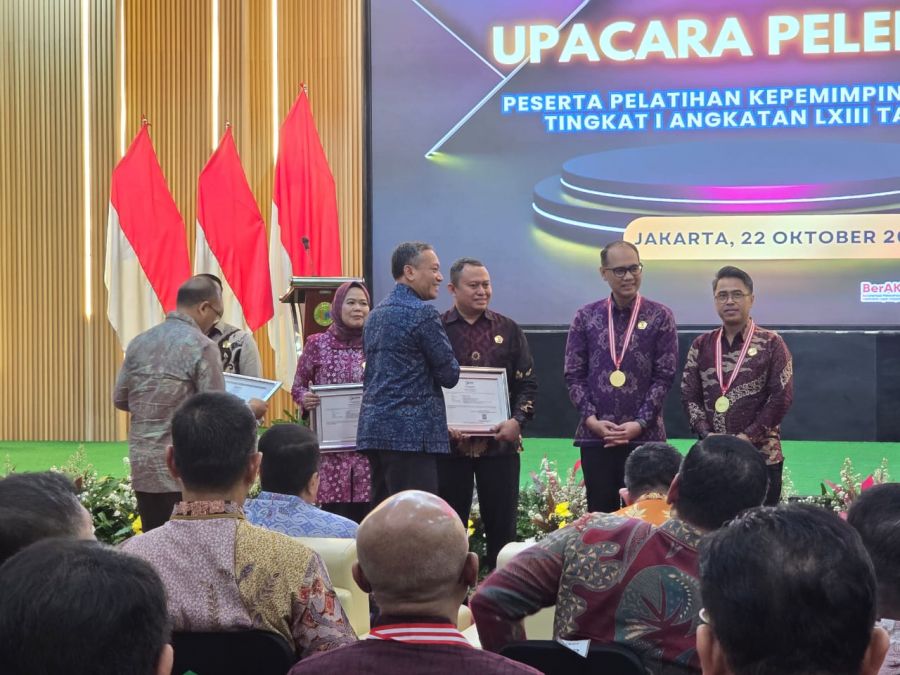 Kepala Kesbangpol Sumbar Raih Peringkat 3 Nasional dalam Proper Expo PKN I LAN RI 2025