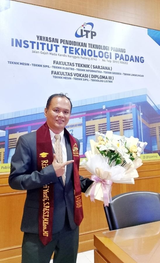 Kepala SMKN 5 Padang Raih Gelar M.T., Dorong Penguatan Pendidikan Vokasi Berbasis Teknologi