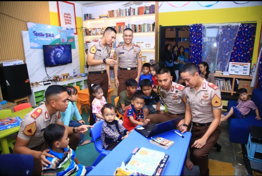 Kepedulian Taruna Akpol : Mengajarkan Calistung Hingga Memotivasi Anak Jalanan