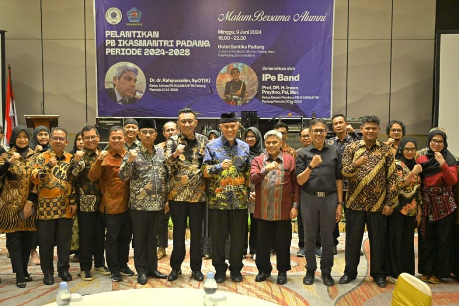 Kepengurusan Ikasmantri Dilantik, Mahyeldi Apresiasi Peran Besar Alumni SMA 3 Padang bagi Sumbar