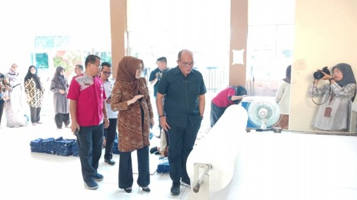 Kerjasama dengan Sejumlah SMK, Ketua DPRD Sumbar Apresiasi Batik Lumpo  