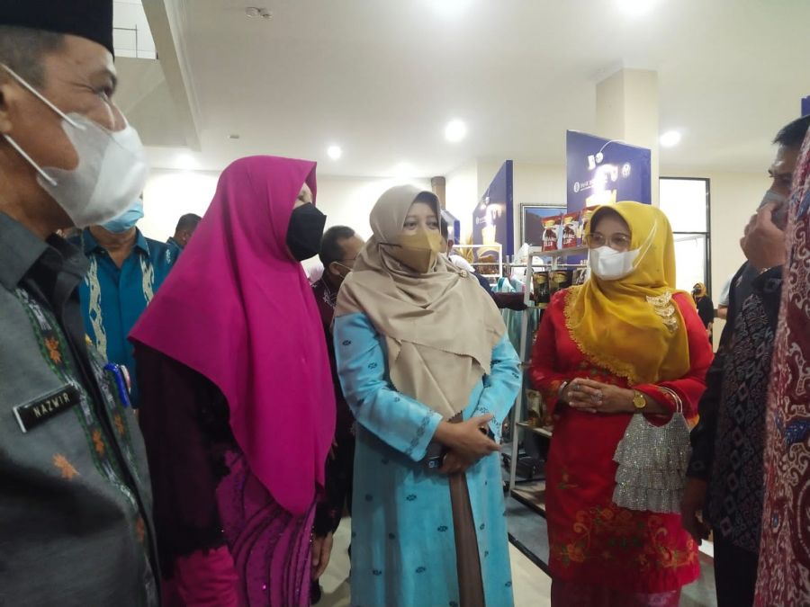 Ketua Dekranasda Pasbar: Buka Stand Pameran tidak hanya di Dunia Nyata, Dunia Maya juga Menjanjikan