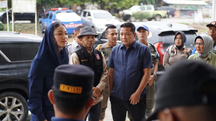Ketua DPRD Dharmasraya Apresiasi Bupati Annisa atas Penghimpunan Bantuan CSR untuk Korban Banjir