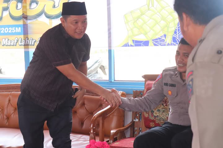 Ketua DPRD Kabupaten Dharmasraya Kunjungi Posko Lebaran 2025