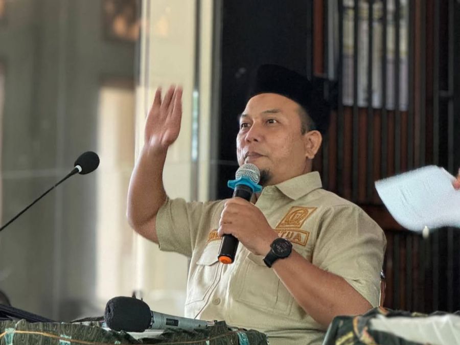 Ketua DPRD Kota Padang Muharlion Minta Dinas PUPR Untuk Segara Menangani Jalan Rusak Segera 