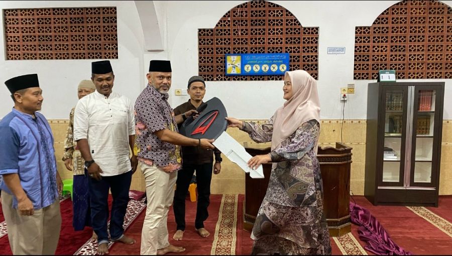 Ketua DPRD Kota Sawahlunto Susi Haryati Bantu LDII Kota Sawahlunto Satu Unit Mobil Ambulance