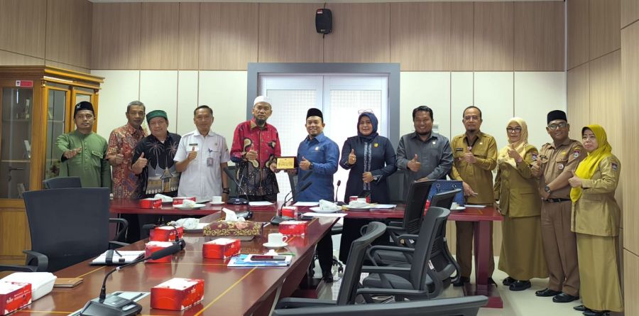 Ketua DPRD Padang Terima Kunjungan Kerja Anggota DPD RI Jelita Donal, Bahas Kebijakan Pusat & Daerah
