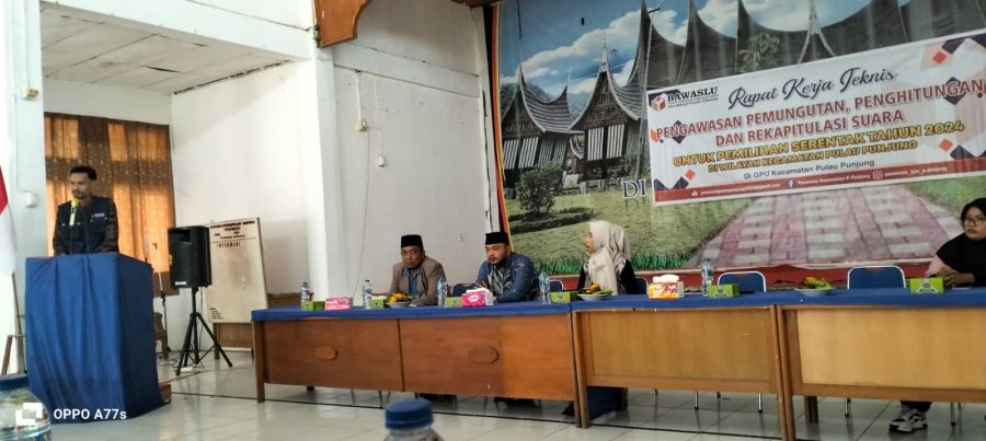 Ketua Panwaslu Pulau Punjung Buka Rapat Kerja Teknis Pemilihan Serentak tahun 2024