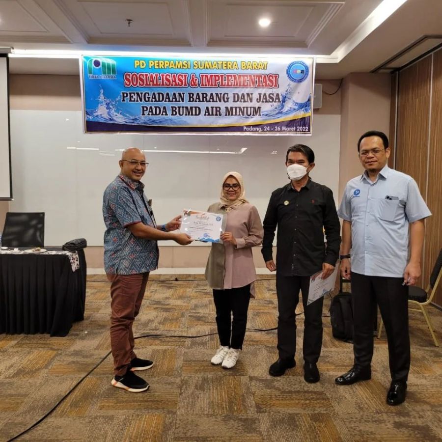 Ketua PD PERPAMSI Sumbar Tutup Bimtek Sosialisasi dan Implementasi PBJ PDAM se Sumatera Barat
