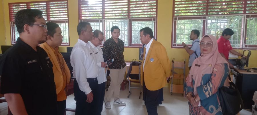 Ketua Penanggung Jawab SNPMB 2024 Prof. Ganefri Tinjau Lokasi UTBK di SMAN 2 Sipora
