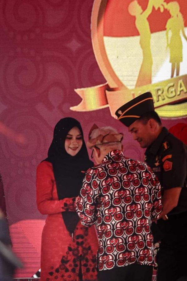 Ketua TP PKK Dharmasraya Raih Satyalencana Wira Karya