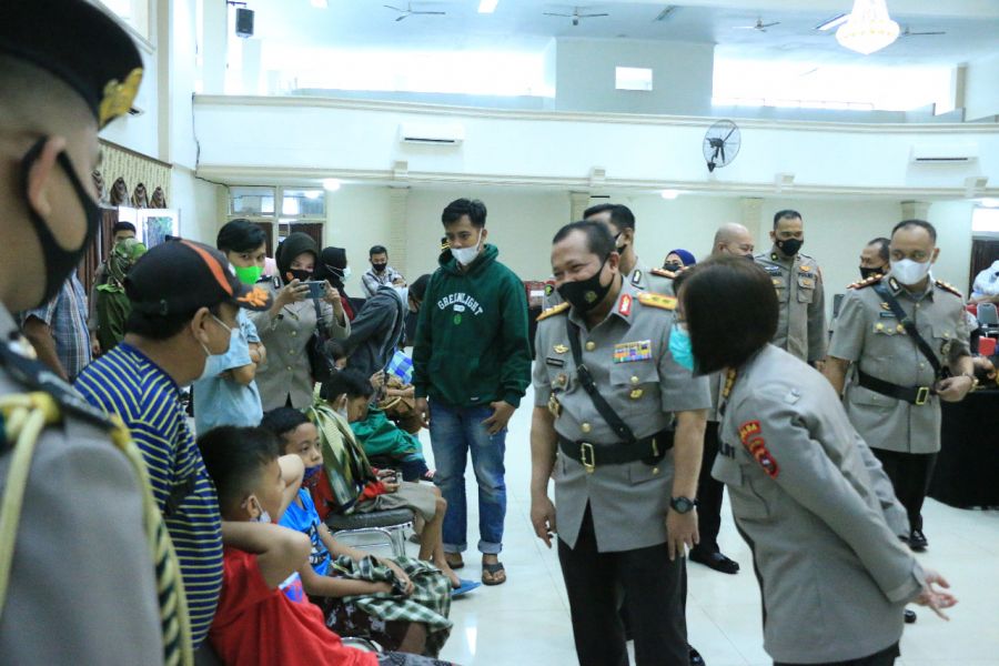 Khitanan Massal Gratis oleh Polda Sumbar, 705 Anak Disunat pada HUT Bhayangkara ke 75