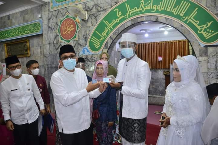 Kini, Warga Padang Usai Nikah Langsung Dapat Dokumen Kependudukan