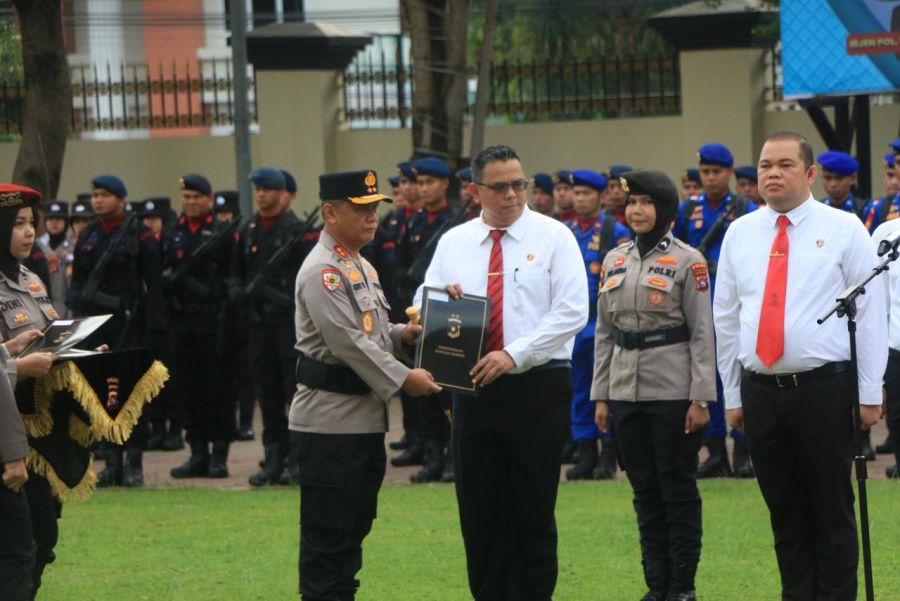 Kombes Pol Wedy Mahadi Pimpin Ungkap Sabu Skala Besar, Raih Penghargaan Bersama 8 Personel