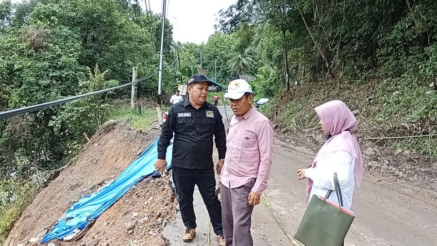 Komisi IV DPRD Sumbar, Tarjok dan Budiman Tinjau Jalan Rusak di Sawahlunto 