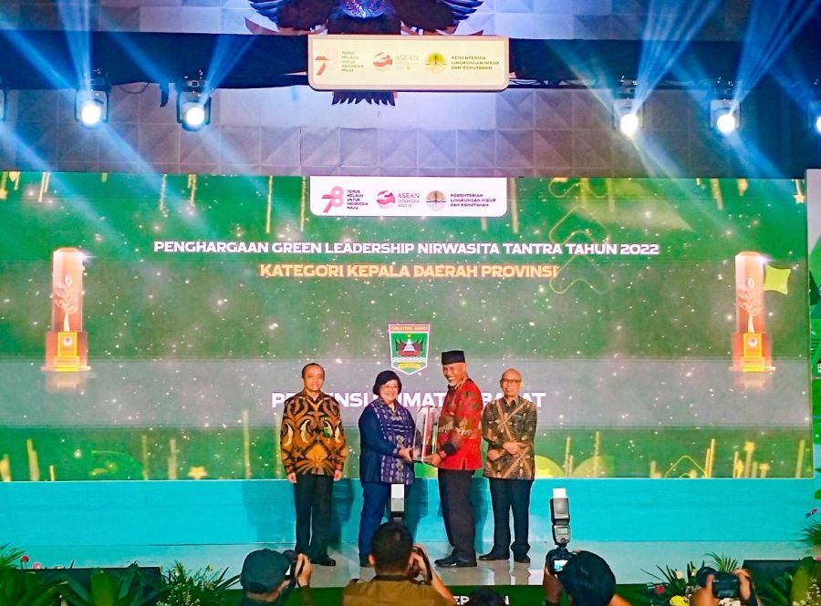 Komitmen Pada Kelestarian Lingkungan, Pemprov Sumbar & Mahyeldi Raih Penghargaan Nirwasita Tantra