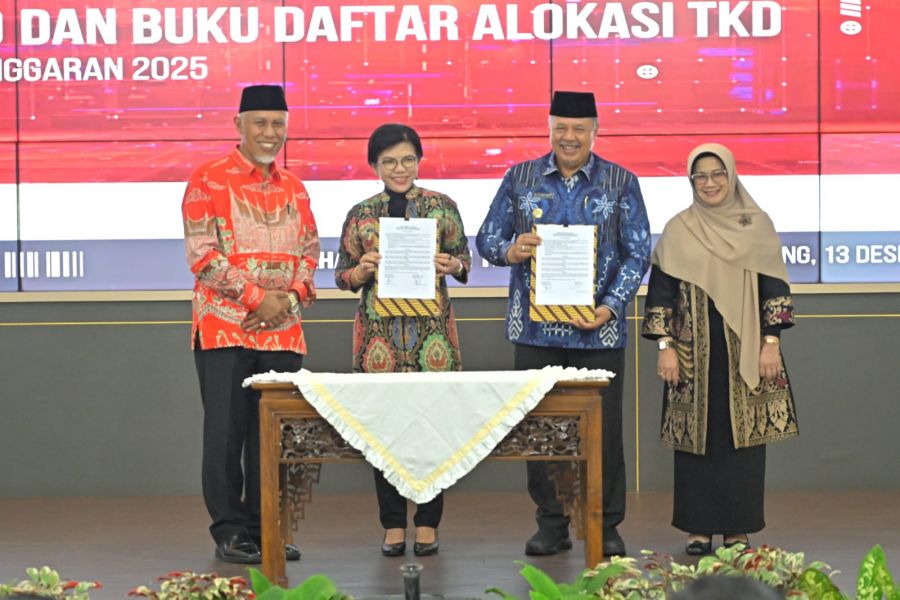Komitmen Segerakan Pembangunan untuk Warga Sumbar, Gubernur Mahyeldi Serahkan DIPA dan TKD 2025