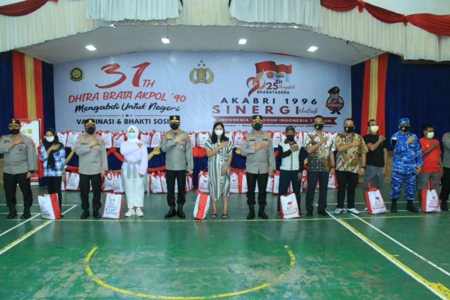 Komjen Pol Agung Budi Maryoto Tinjau Vaksinasi Akpol 1990, Akabri 1996 dan Akpol 1998 di Padang