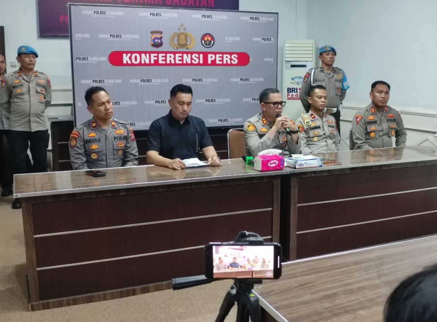 Konferensi Pers Polres Sijunjung Terkait Dugaan Penganiayaan 4 Wartawan