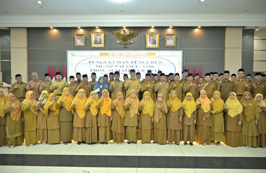Kukuhkan Pengurus MGMP PAI SMA/SMK Sumbar, Mahyeldi Minta Curahkan Perhatian Terbaik untuk Pelajar