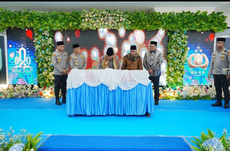 Kunjungi Buntet Pesantren Cirebon, Kapolri Silaturahmi ke Dewan Sepuh hingga Resmikan Pondok