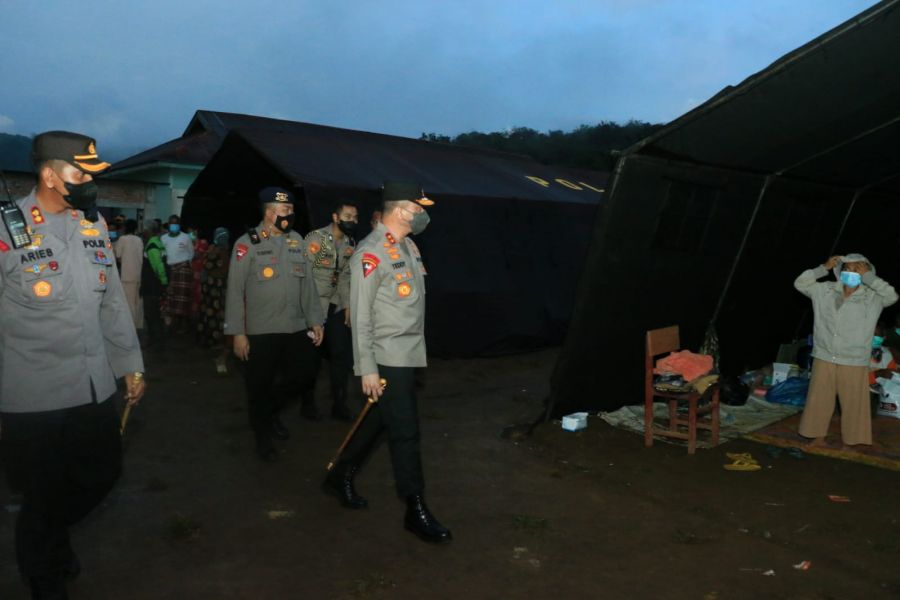 Kunjungi Pasbar, Kapolda Sumbar Tinjau Posko Pengungsian Warga Korban Gempa