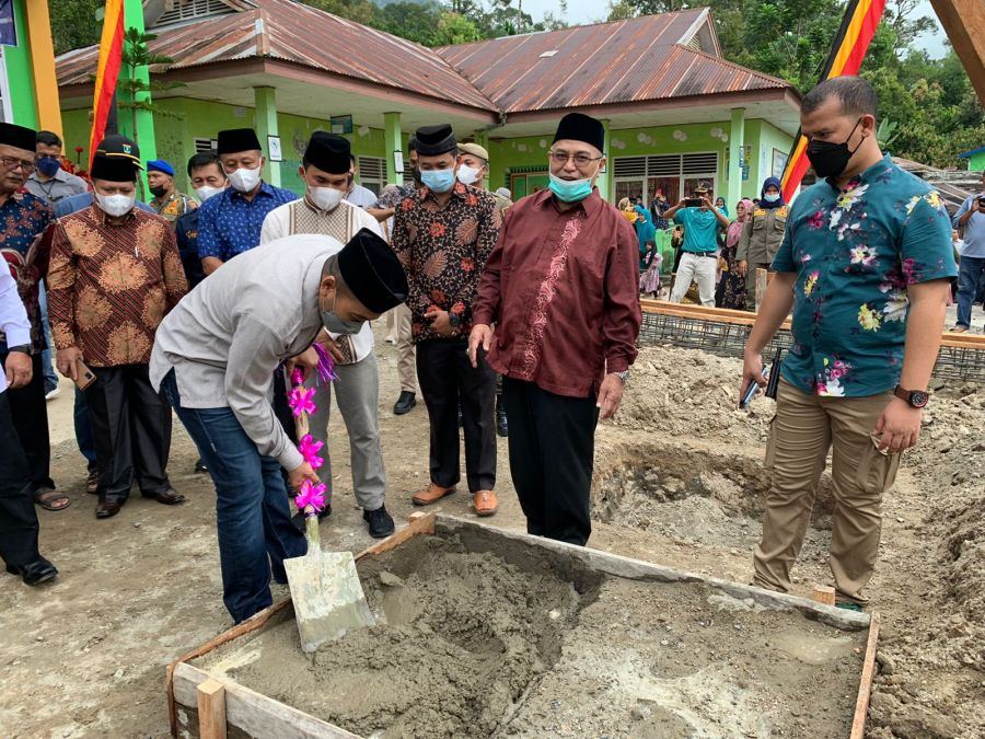 Kunjungi Pesantren Gratis Berdikari, Wagub Audy: Pemprov Sumbar akan Sumbang Sapi dan 1000 Bebek