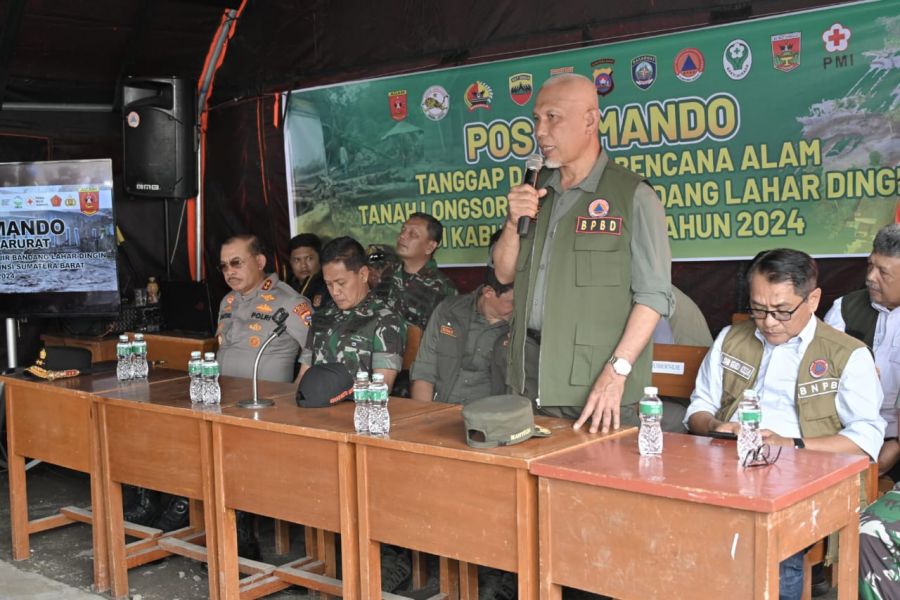 Kunjungi Posko Bukik Batabuah, Kepala BNPB dan Gubernur Sumbar Sampaikan Informasi Seputar Relokasi