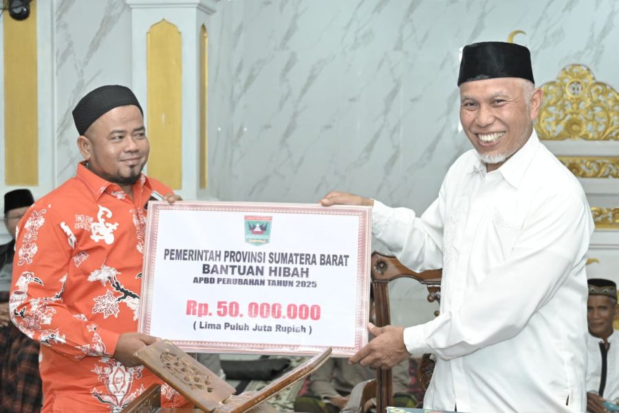 Kunker Sehari Penuh di Pessel, Mahyeldi Awali Kegiatan dengan Beri Tausiah Subuh di Salido