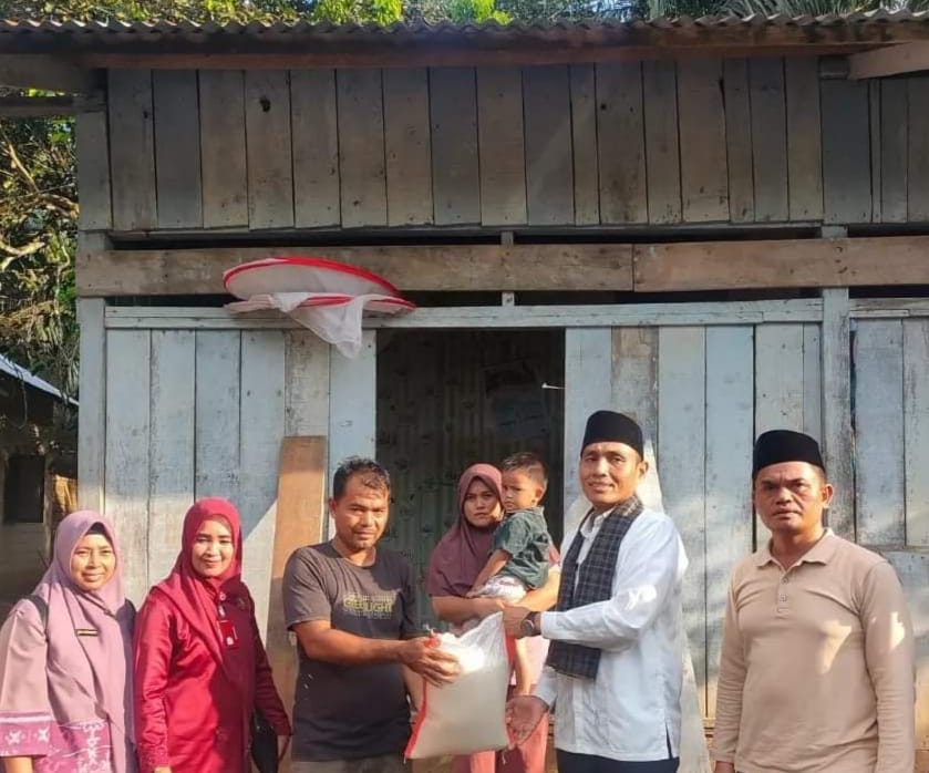Kurangi Angka Stunting Dinas DPMPTSP Dharmasraya Kunjungi Keluarga Binaan