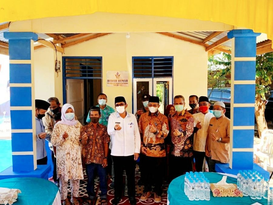 Lagi, Wako Hendri Septa Resmikan Bedah Rumah Warga di Jumat Berkah Perumda AM Kota Padang