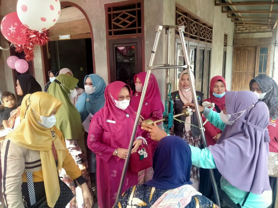 Lakukan Monev Terpadu ke Posyandu Sumba II, Ketua PKK Pasbar Minta Orangtua Gigih Cegah Stunting