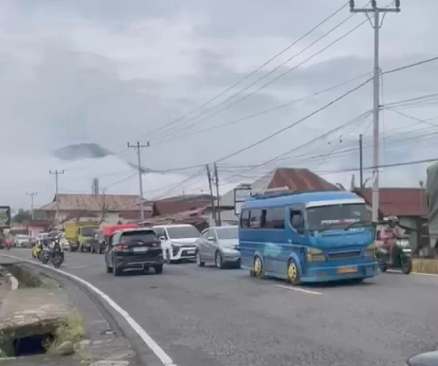 Lalu Lintas Padang Panjang–Bukittinggi Tersendat, Dua Kendaraan Rusak Picu Perlambatan di Dua Titik