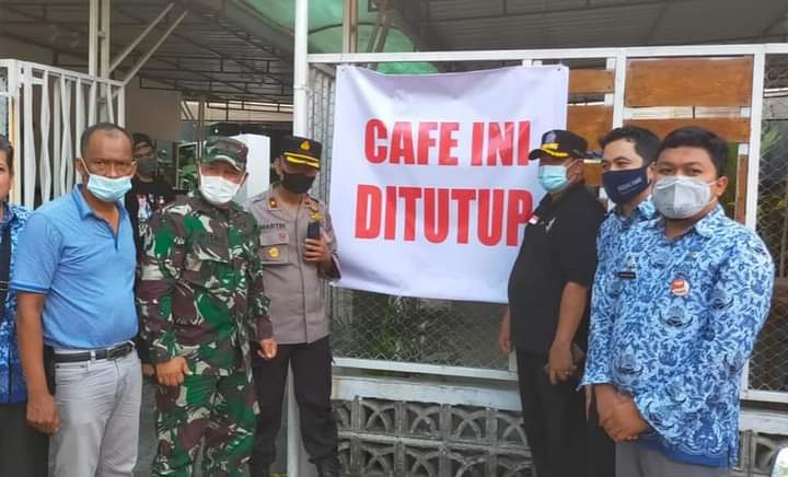 Langgar Prokes dan Tak Berizin, Sebuah Cafe di Padang Langsung Disegel