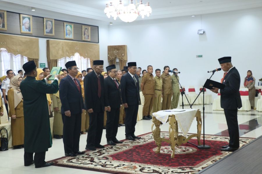 Lantik 4 Pejabat Tinggi Pratama, Gubernur Sumbar: Staf Ahli Harus Mampu Deteksi Masalah di Sumbar
