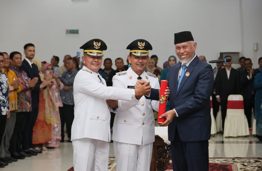 Lantik Bupati & Wabup Pasaman, Mahyeldi Tekankan Pentingnya Kepemimpinan Inovatif Majukan Daerah