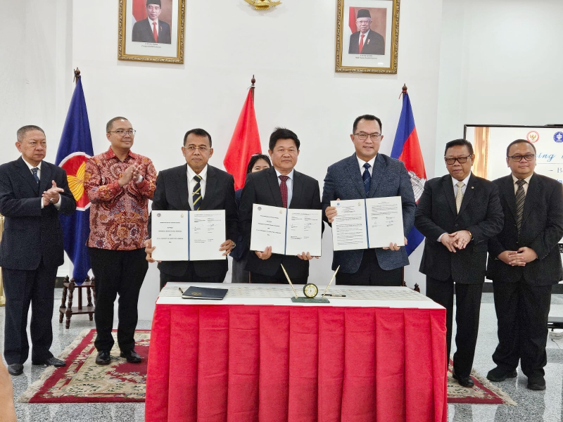 Lawatan ke Kamboja, UNP Lakukan MoU dengan Royal University of Agriculture Phnom Penh Kamboja