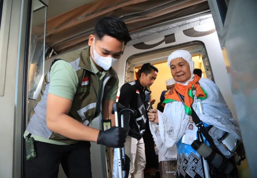 Layanan Garuda Indonesia Bikin Jemaah Haji Terkesan
