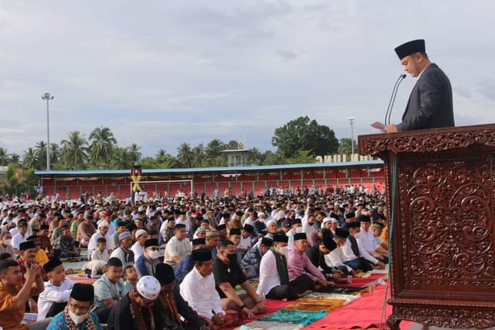 Lebaran 2022, Bupati Sijunjung dan Forkopimda Sholat Idul Fitri di Lapangan Sepakbola M Yamin