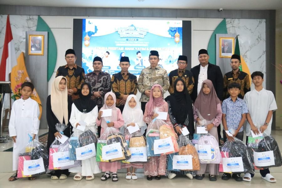 Lebaran Yatim dan Disabilitas, Kemenag Sumbar Salurkan Bantuan Sembako dan School Kit 