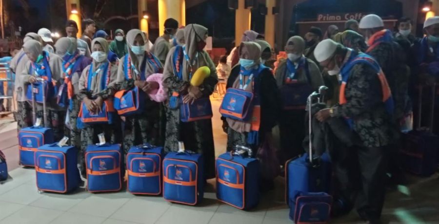 Lepas Jemaah Umroh, Kemenag Sumbar Ingatkan Prokes yang Ketat